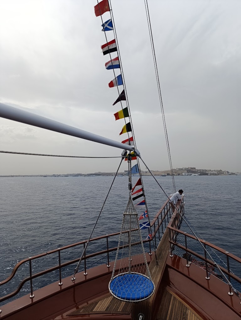 hurghada pirate boat trip