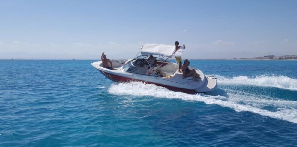 Day Trip to Dolphin House private speedboat rental